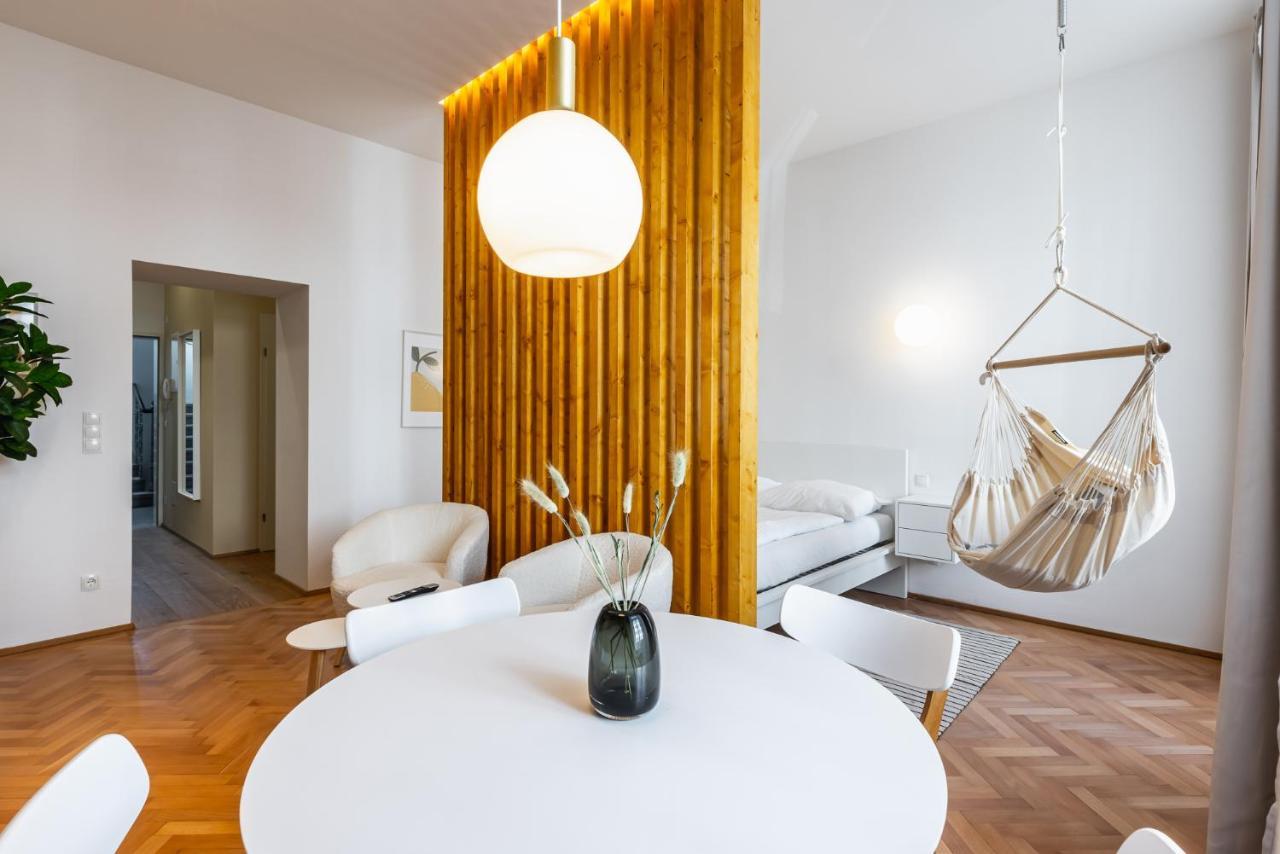 Classy And Elegant In A Calm Area Viena